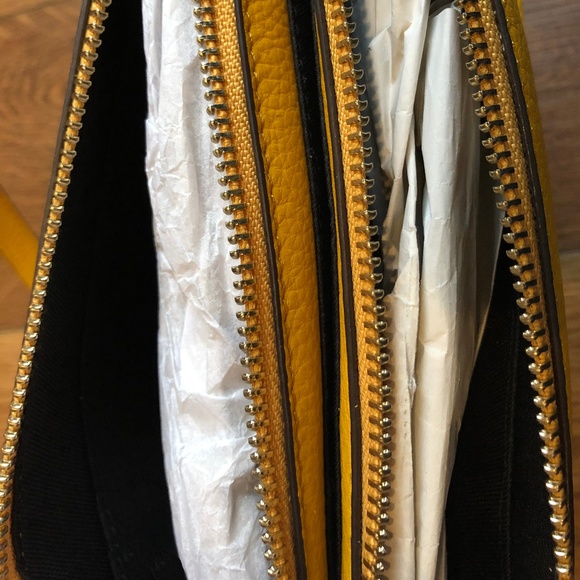 SOLD Vince Camuto Leather Crossbody Bag Canary - Picture 3 of 8